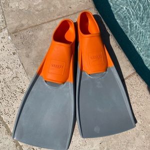 Speedo, trialon kids swim fins, size xxs or size 1-3, orange and gray